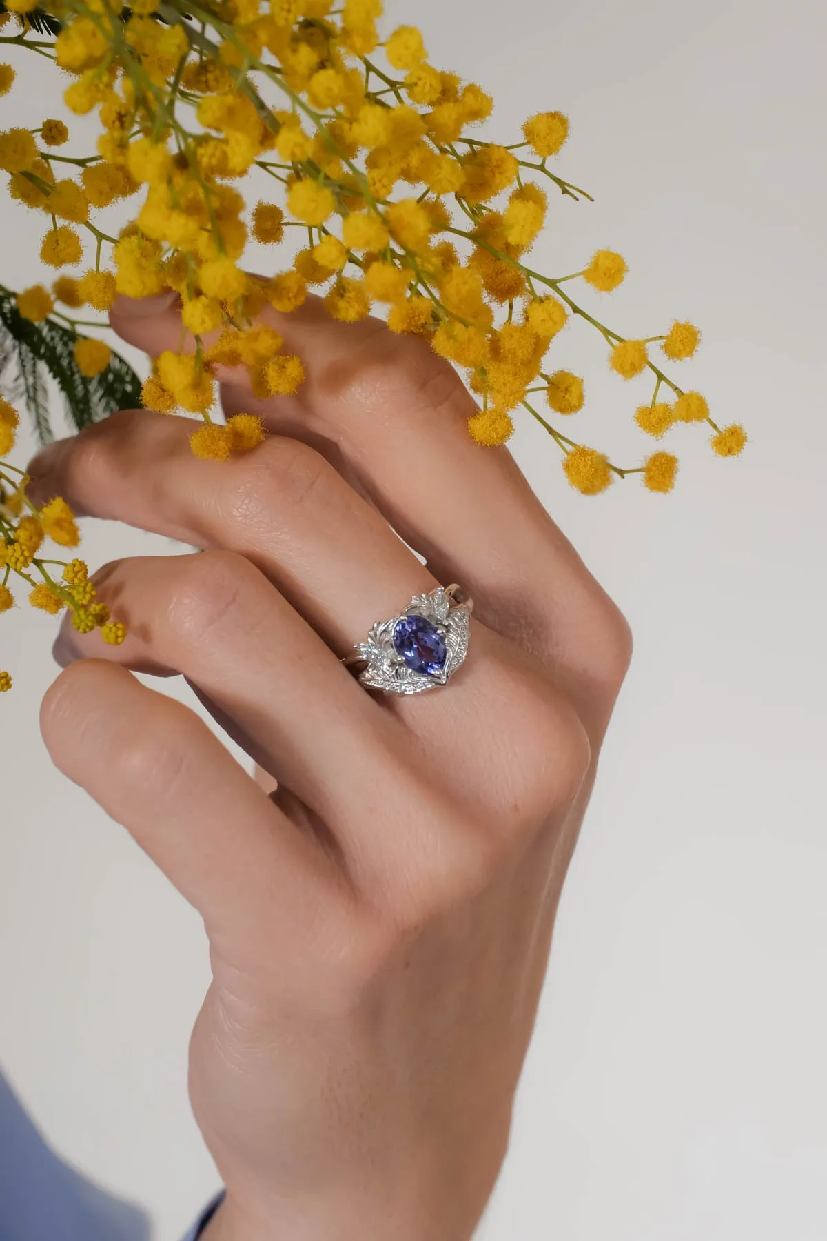 Engagement ring with tanzanite and diamonds / Adonis