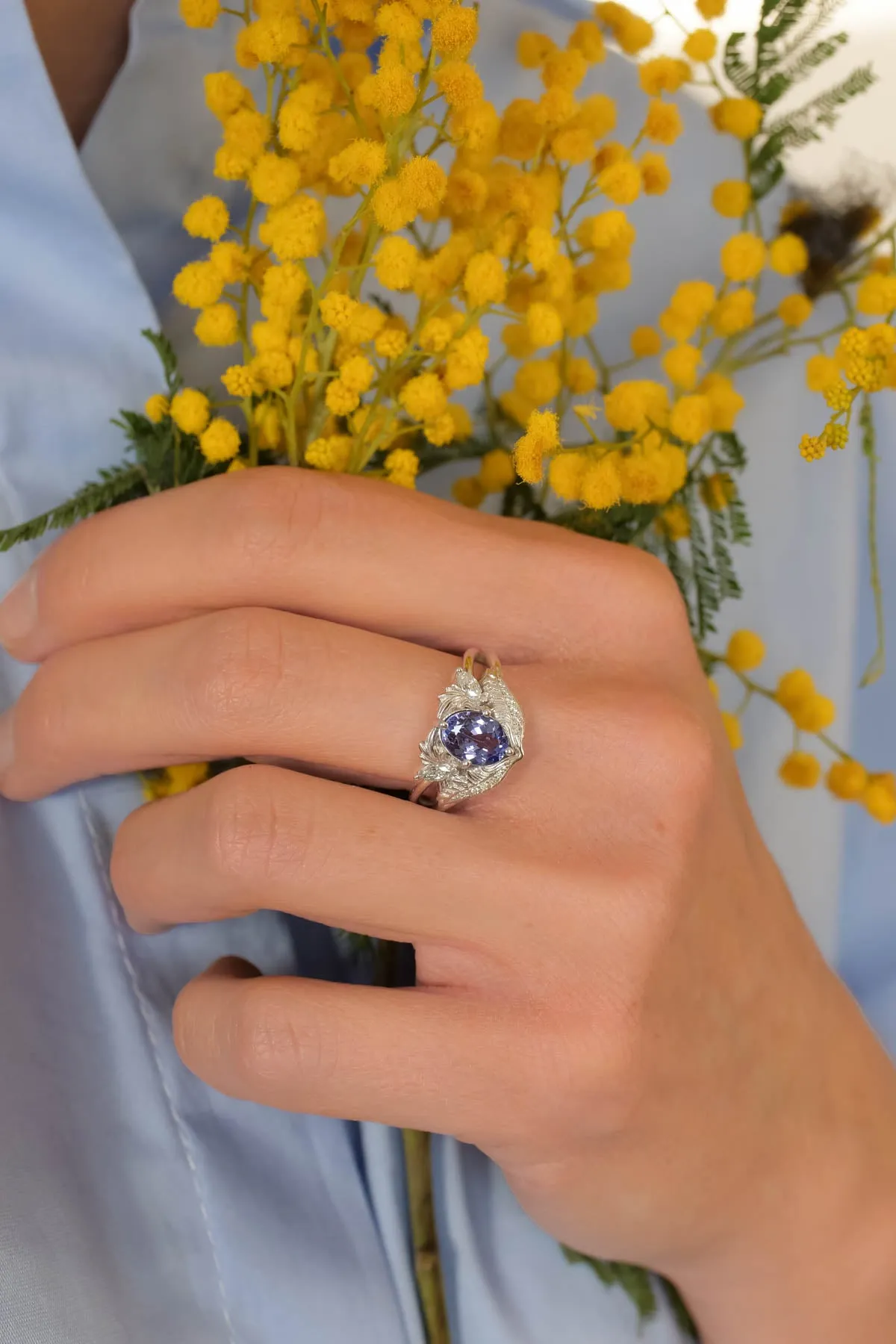 Engagement ring with tanzanite and diamonds / Adonis