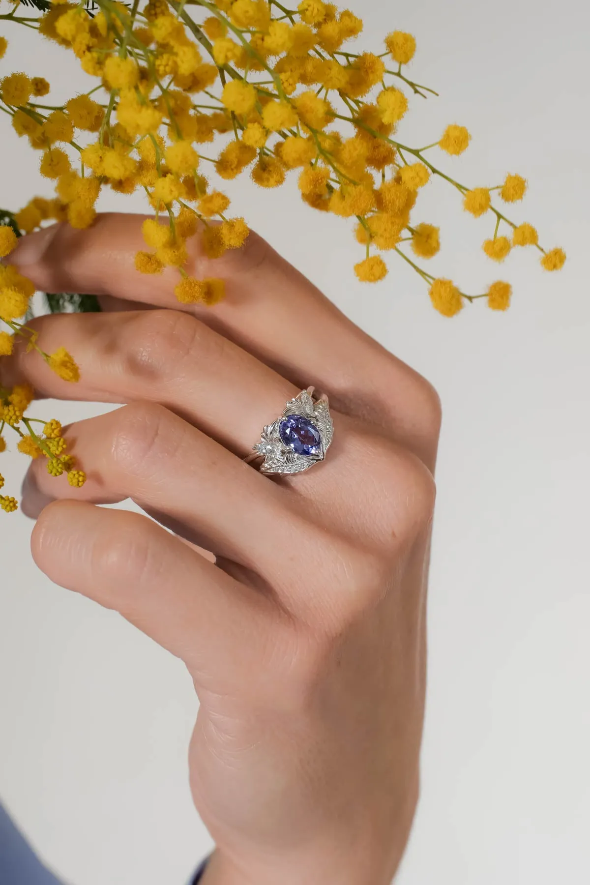 Engagement ring with tanzanite and diamonds / Adonis