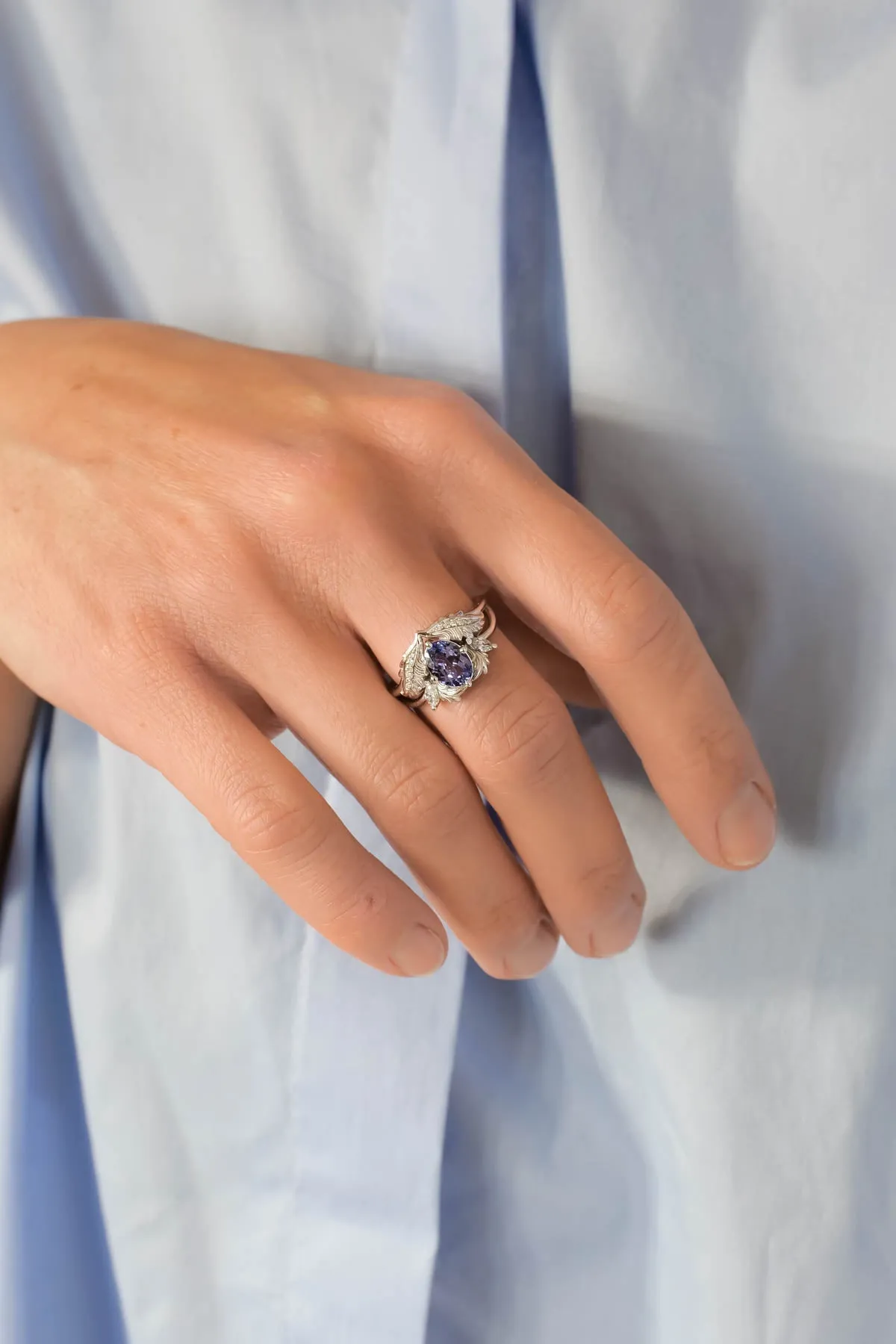 Engagement ring with tanzanite and diamonds / Adonis