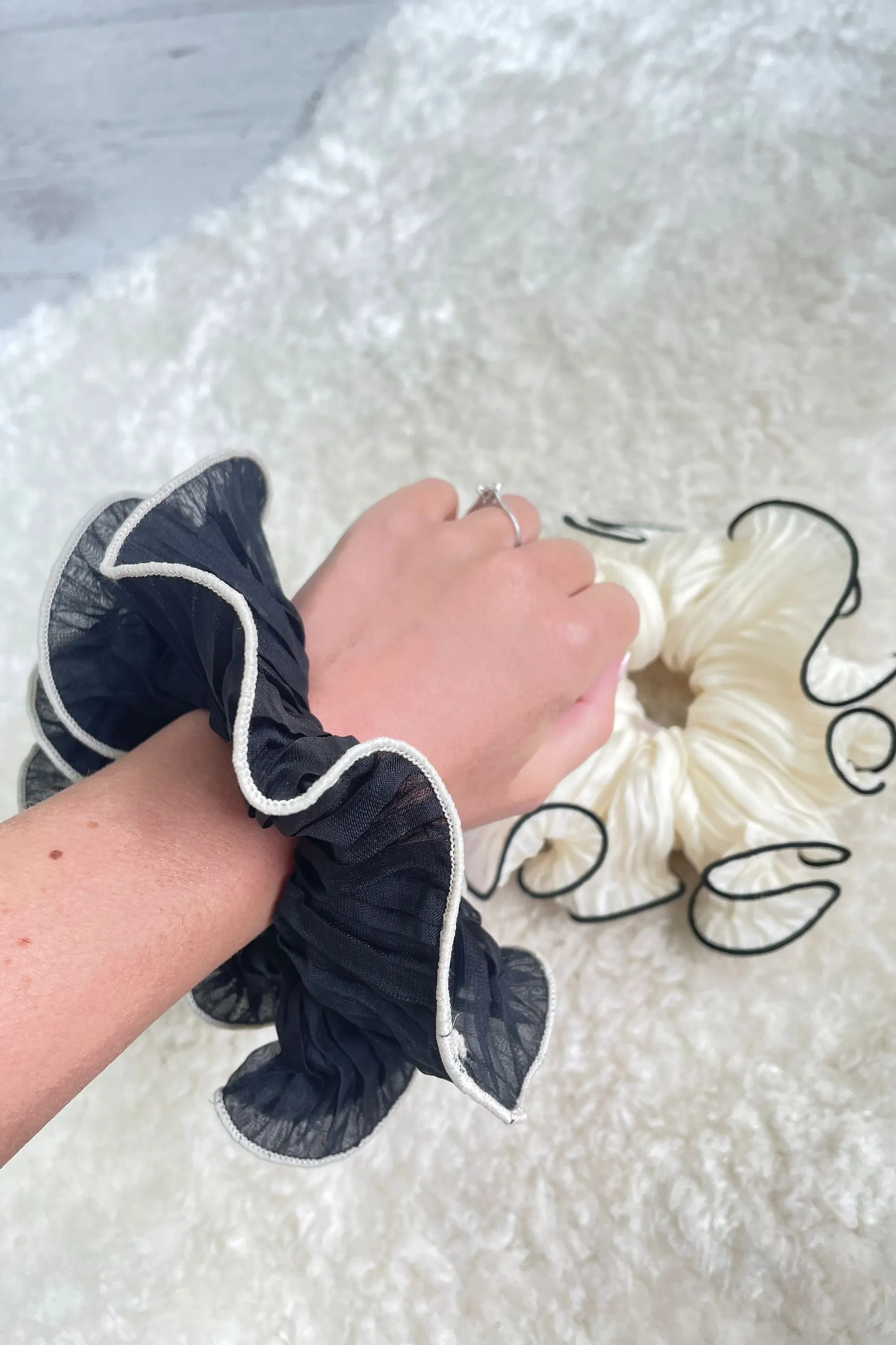 Frill textured contrasting scrunchie