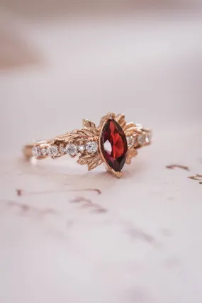 Garnet engagement ring with diamonds / Verbena