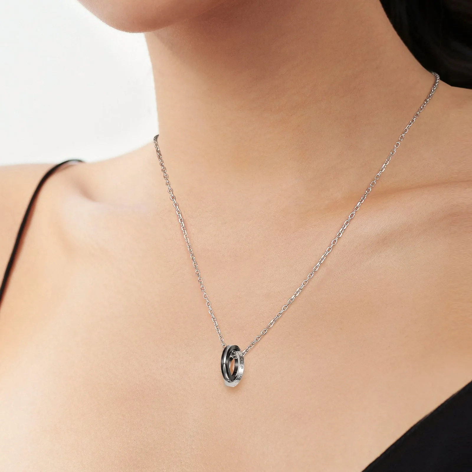 KRKC Engraving Double Ring Pendant Necklace