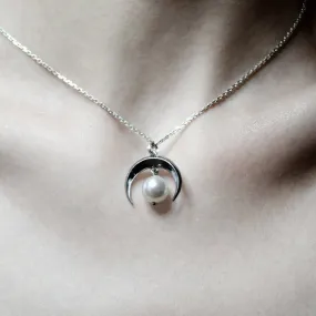 Luna pendant