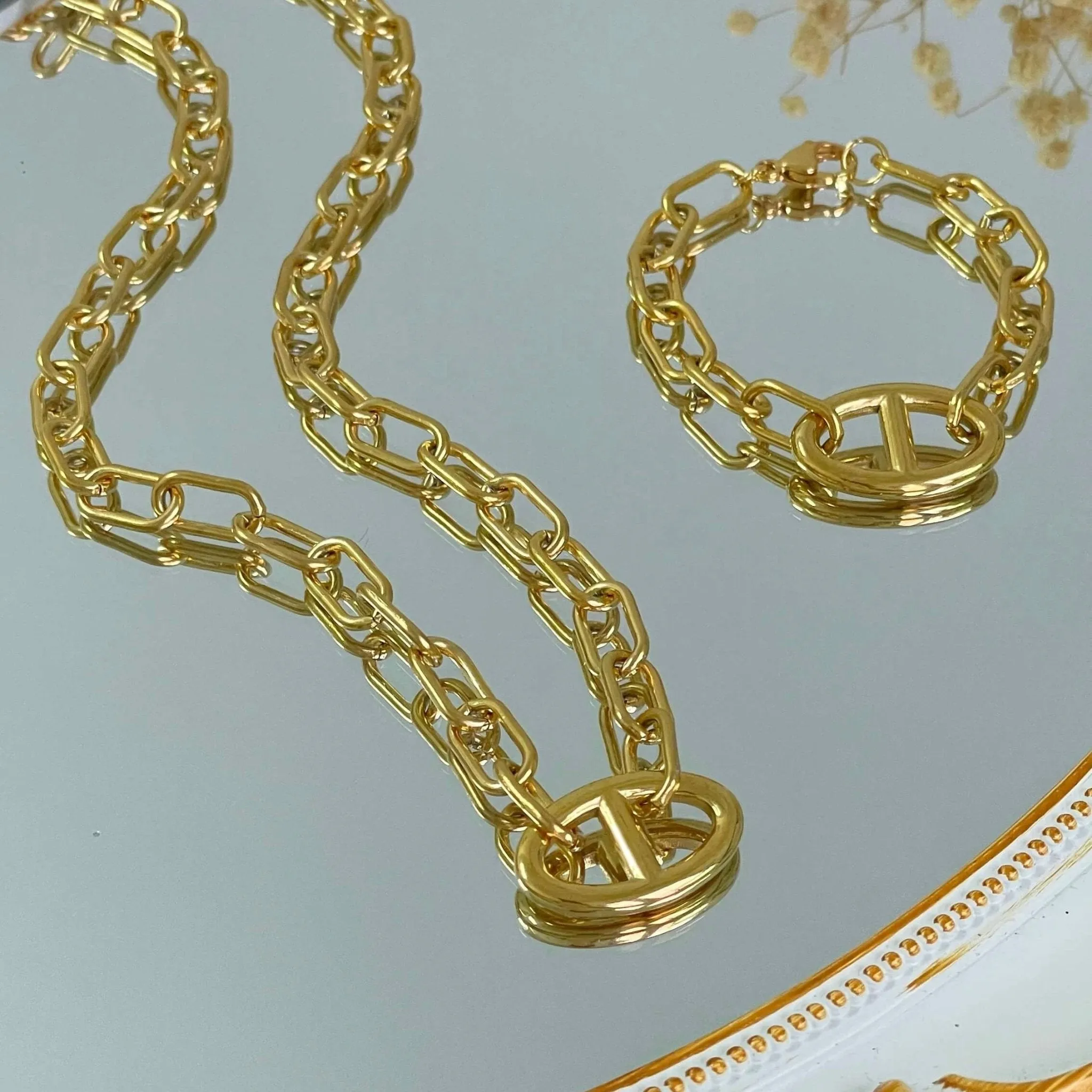 Modern Chunky Chain Necklace Gold