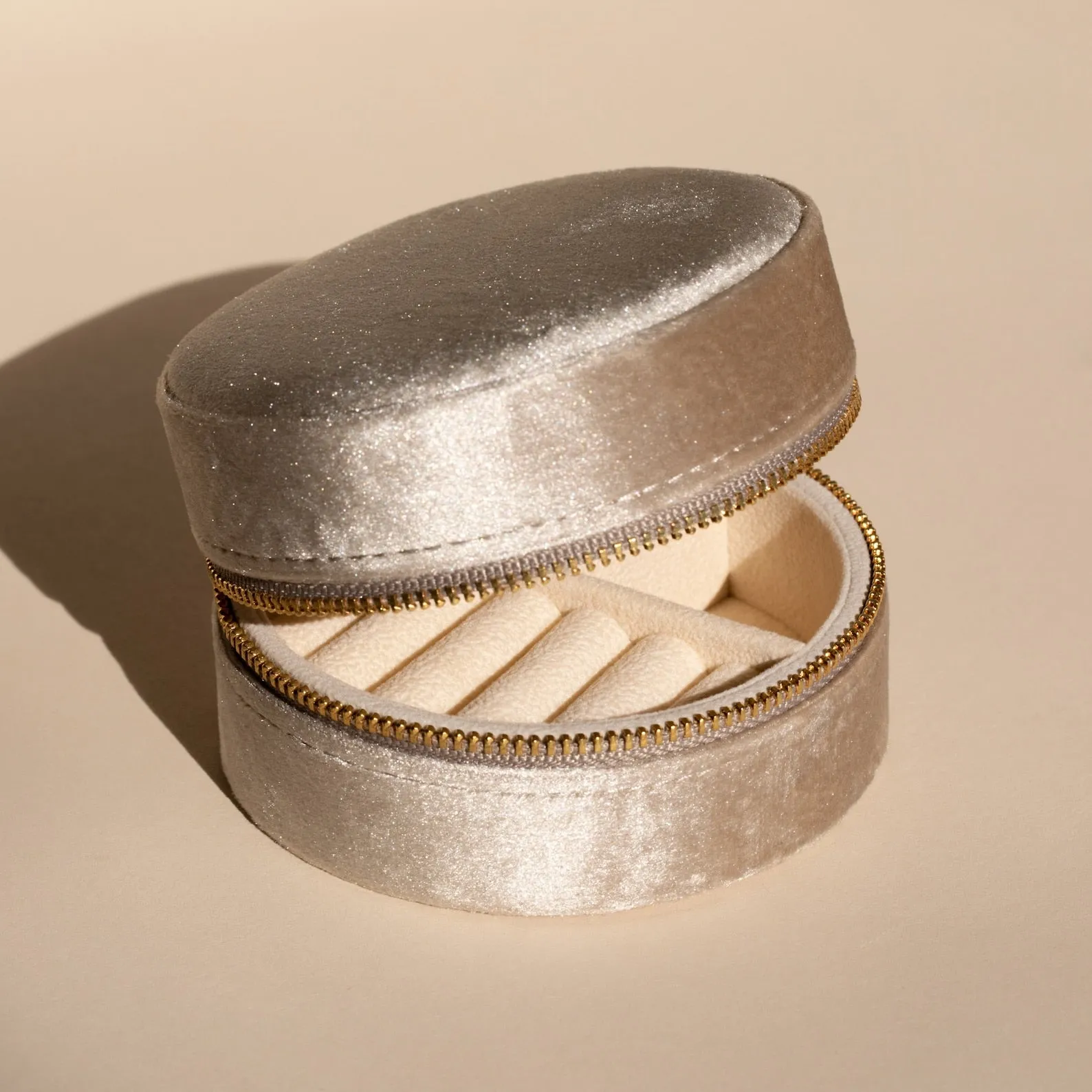 Round Velvet Jewelry Case