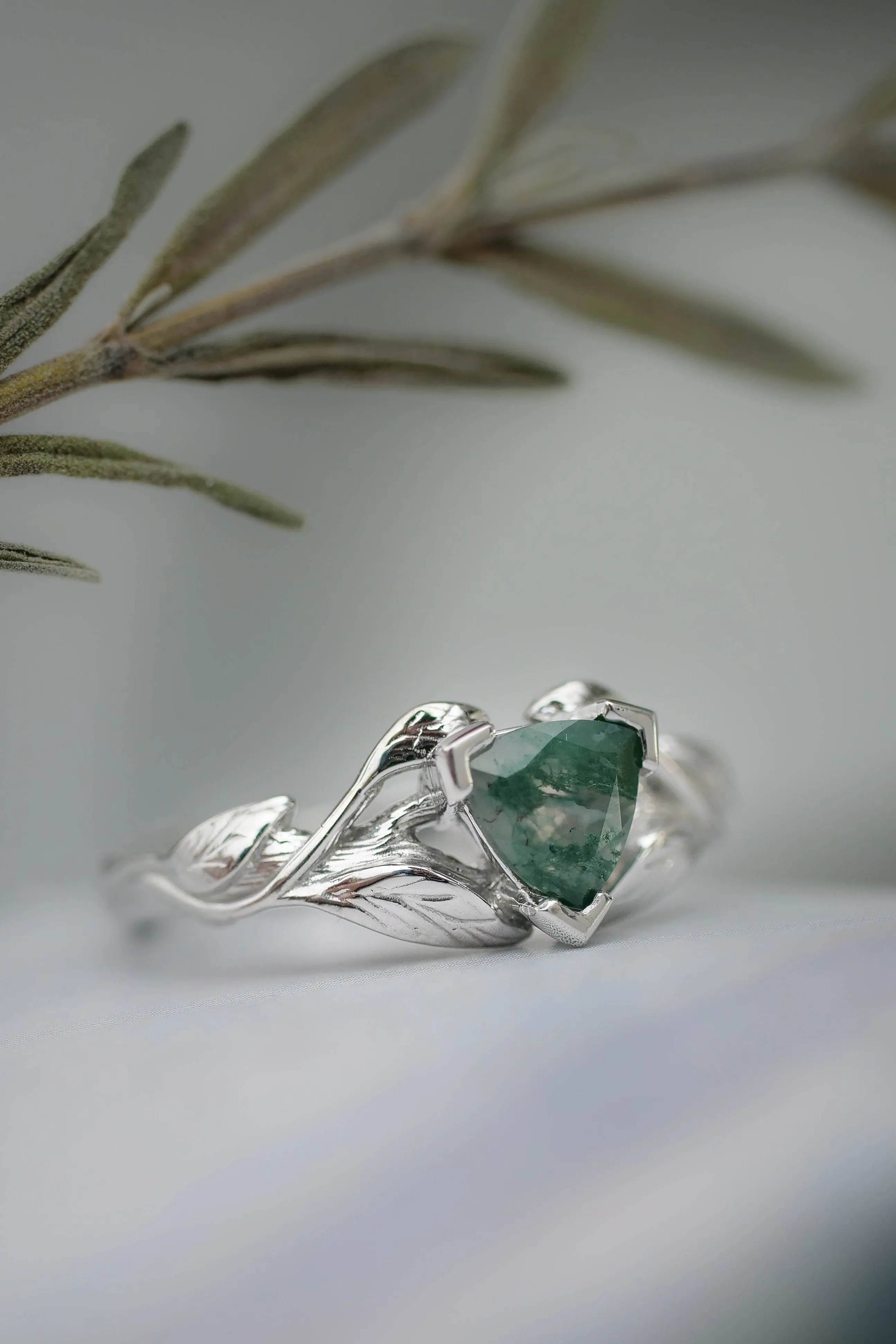 Trillion cut moss agate ring / Clematis