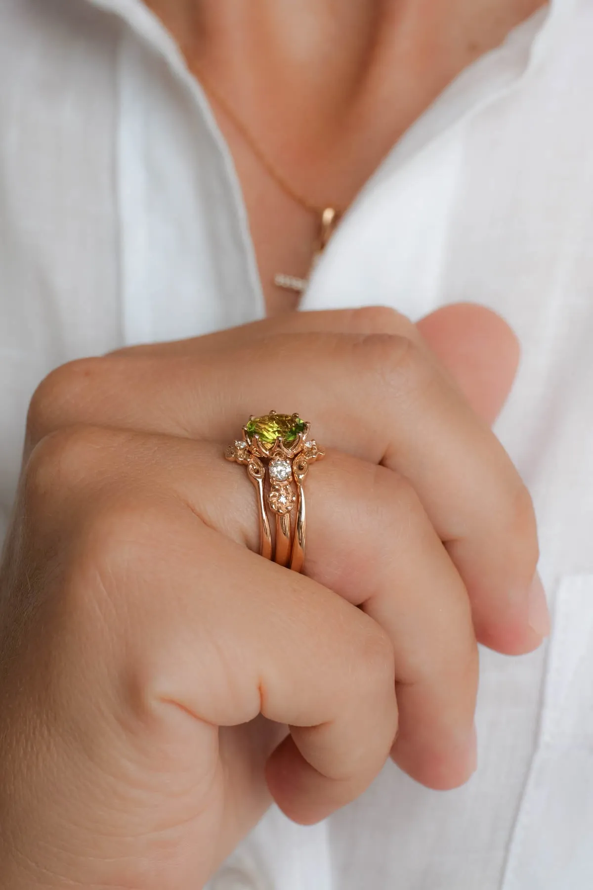 Trio engagement ring set with peridot, elvish flower rings / Fiorella