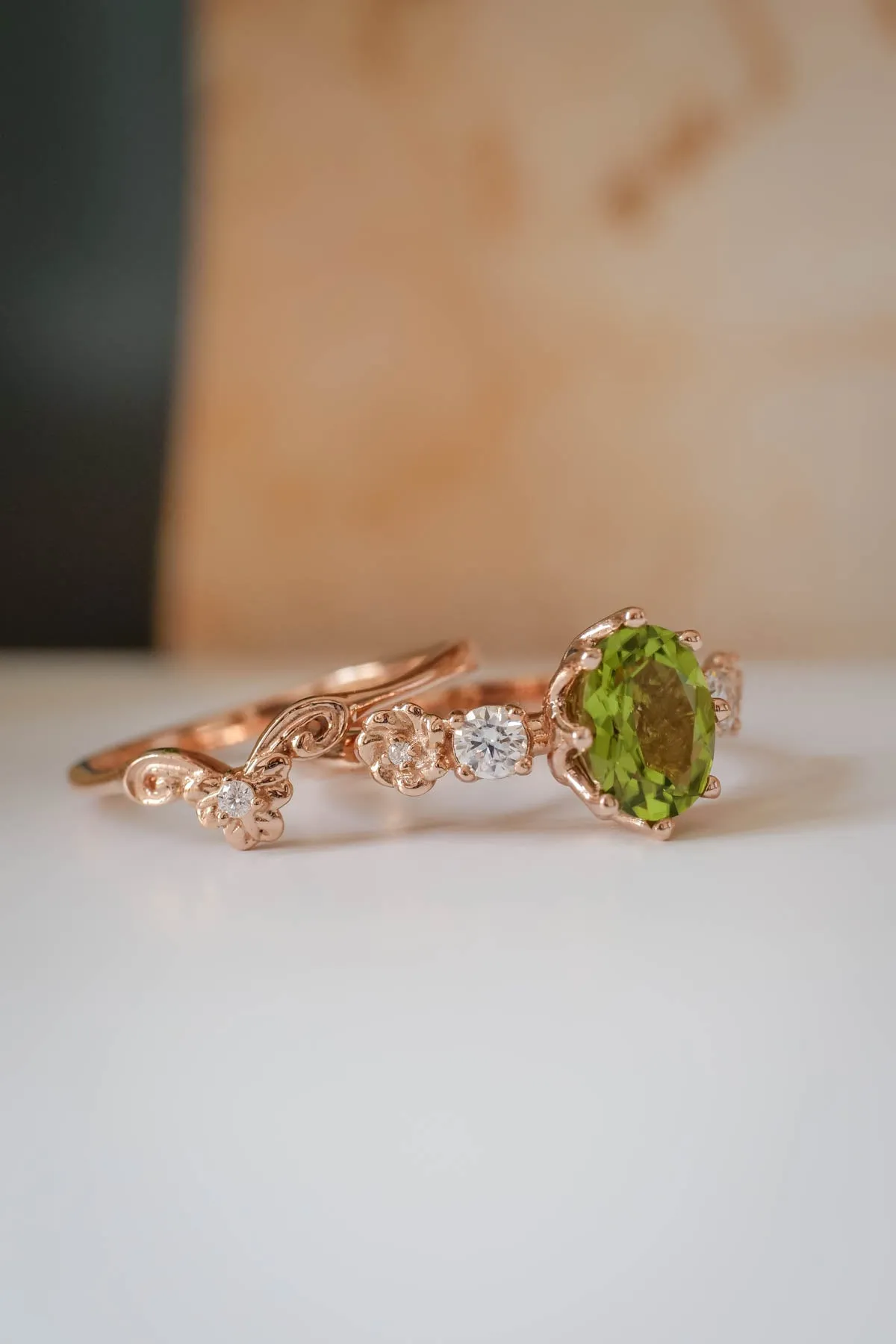 Trio engagement ring set with peridot, elvish flower rings / Fiorella